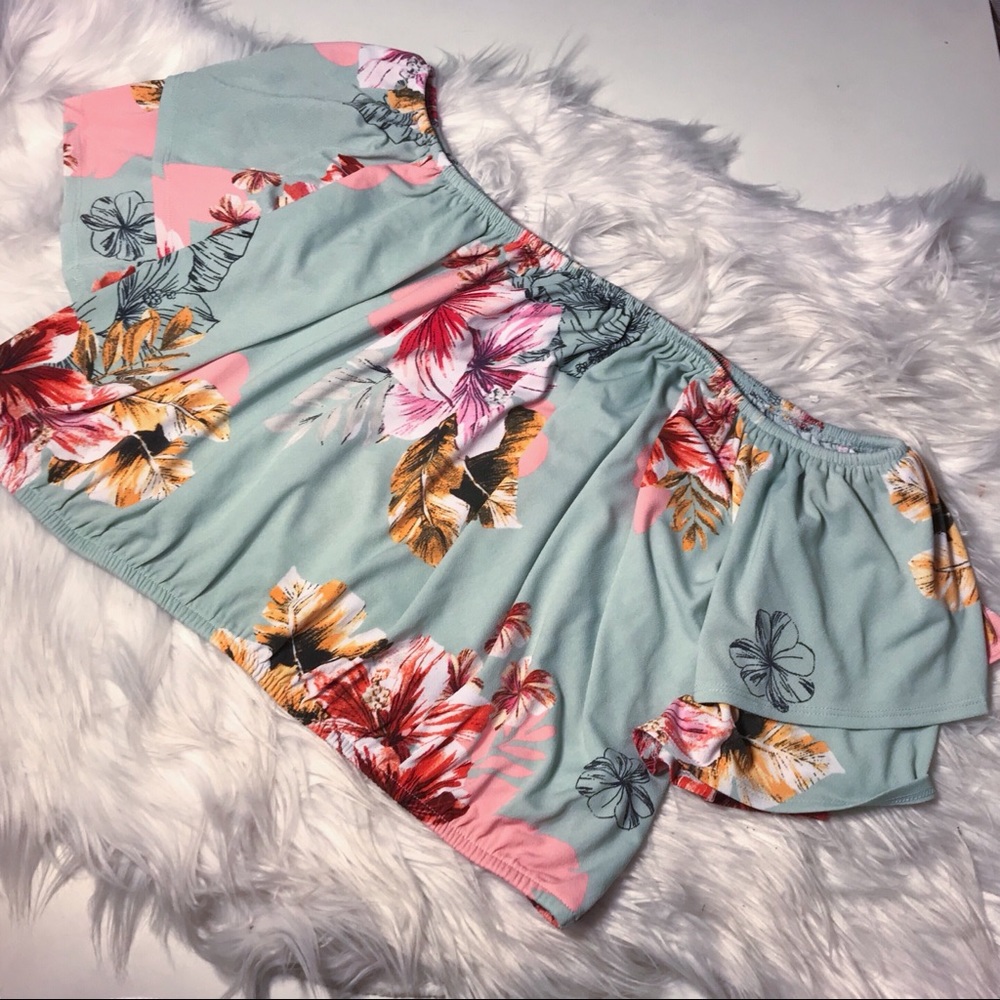 NWT Floral Off The Shoulder Ruffle Sleeve Crop Top